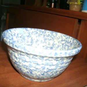 vintage sponge ware pottery bowl. Roseville Ohio